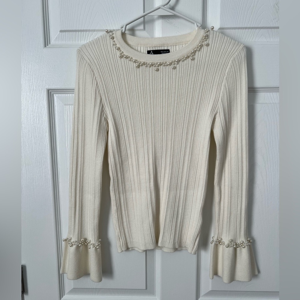 Chic Cream Knit Blouse with Pearl Details